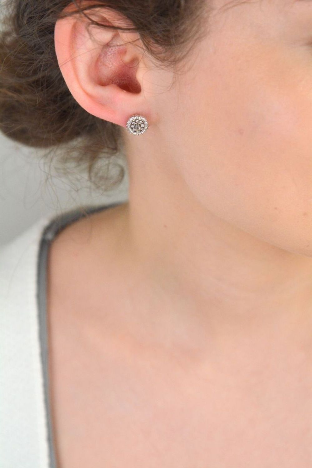 Kolczyki srebrne owalne w cyrkonie próba 925, K 2671 Eleganckie kolczyki srebrne o owalnym kształcie, wykonane z srebra próby 925, ozdobione subtelnymi cyrkoniami. 1.jpg